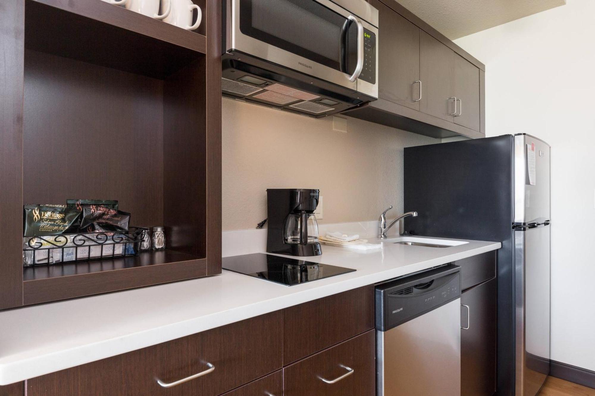 Towneplace Suites By Marriott Edmonton South מראה חיצוני תמונה